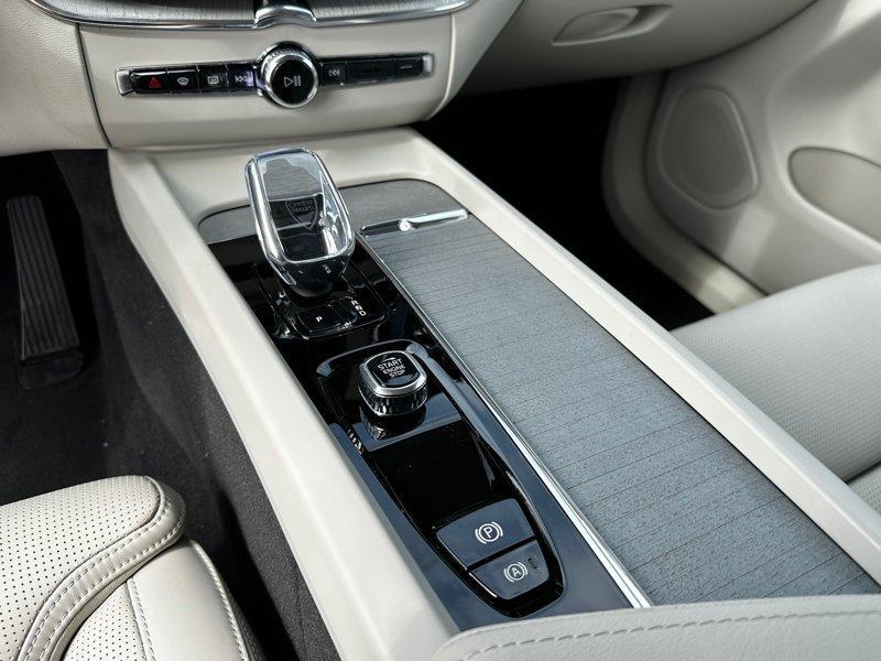 new 2025 Volvo XC60 car, priced at $59,095