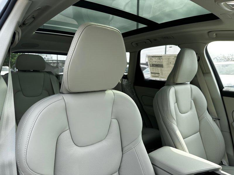 new 2025 Volvo XC60 car, priced at $59,095