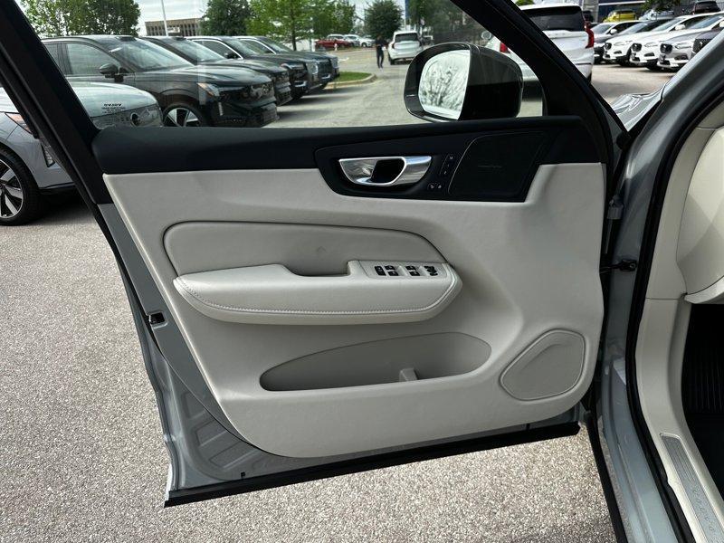 new 2025 Volvo XC60 car, priced at $59,095