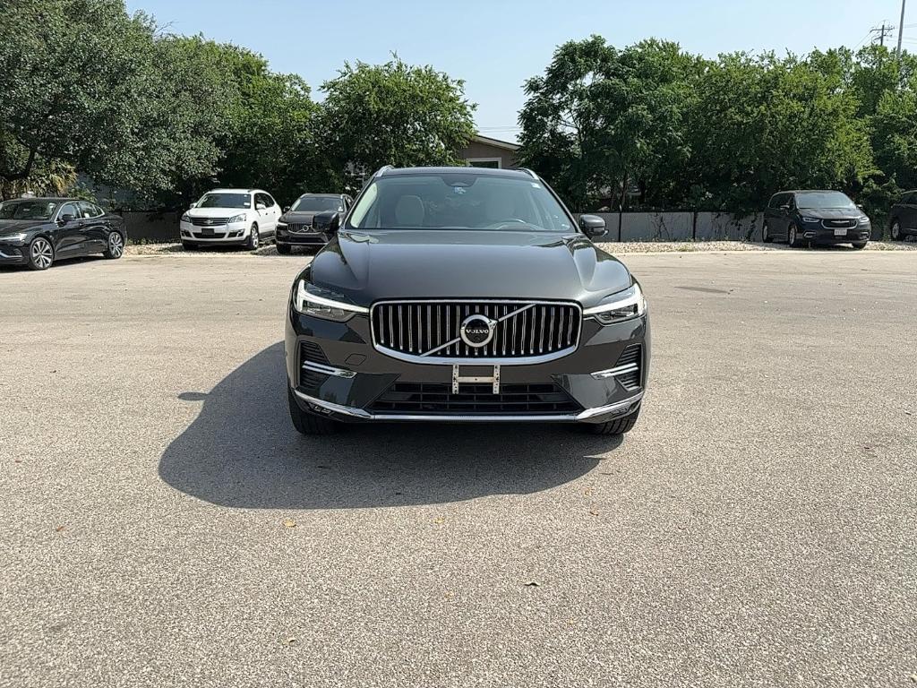 used 2023 Volvo XC60 car, priced at $43,995