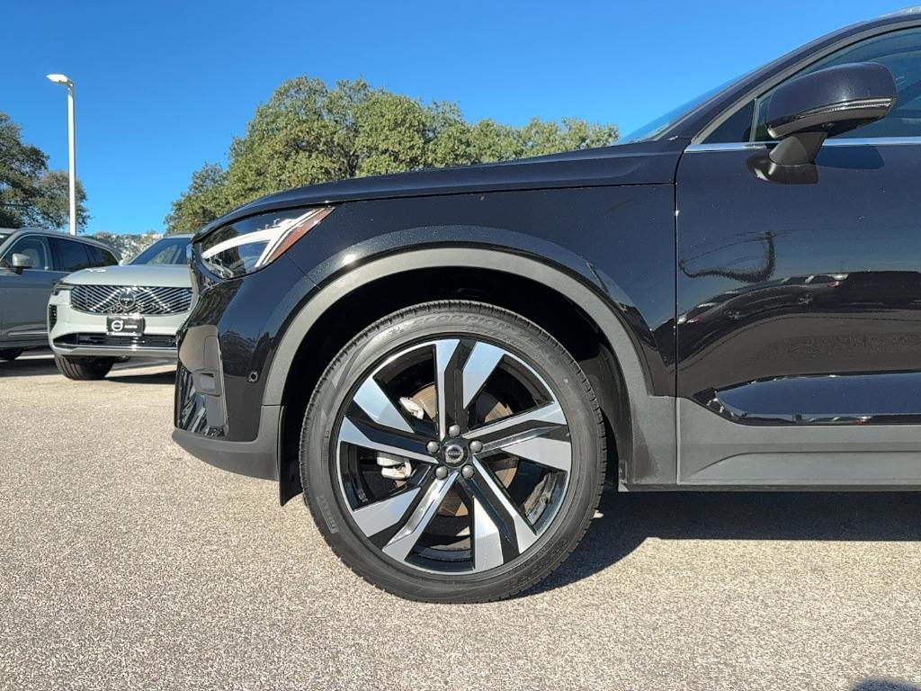 used 2025 Volvo XC40 car, priced at $32,995