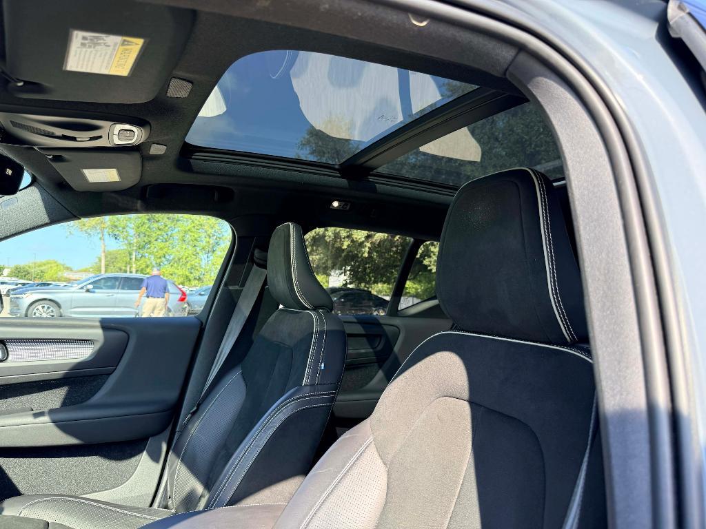 used 2020 Volvo XC40 car, priced at $25,995