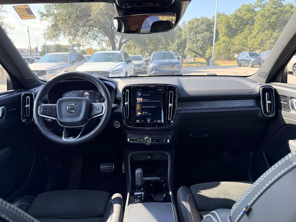 used 2020 Volvo XC40 car, priced at $25,995