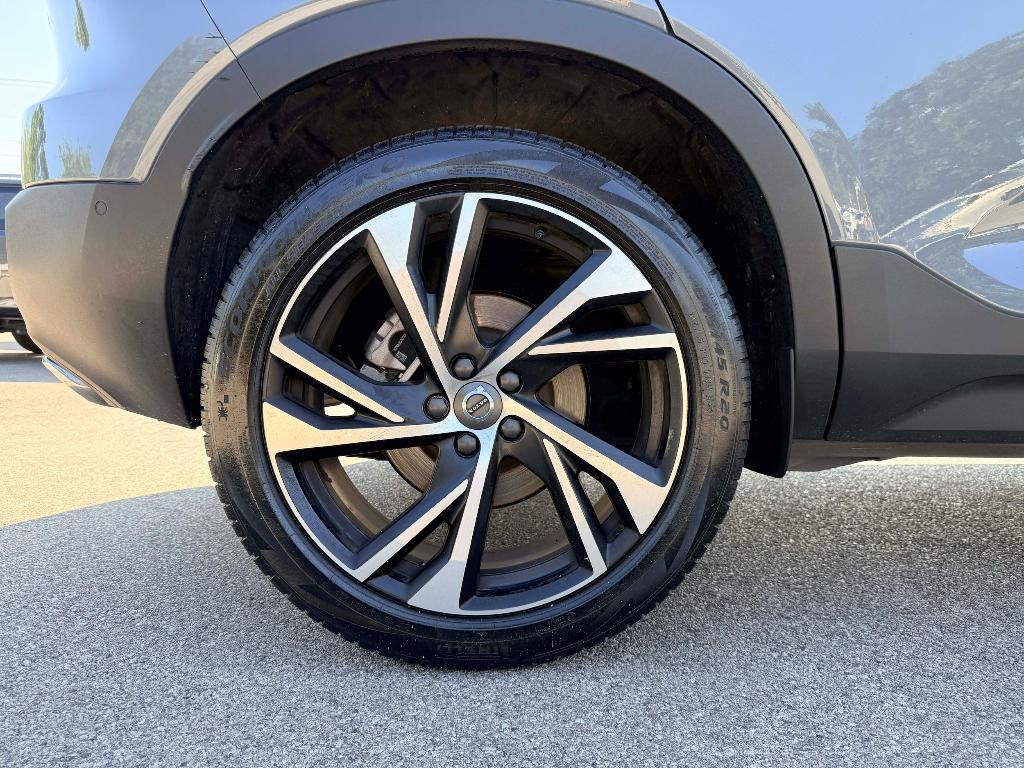 used 2020 Volvo XC40 car, priced at $25,995