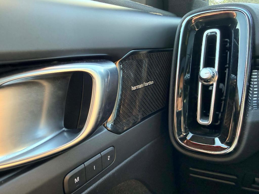 used 2020 Volvo XC40 car, priced at $25,995