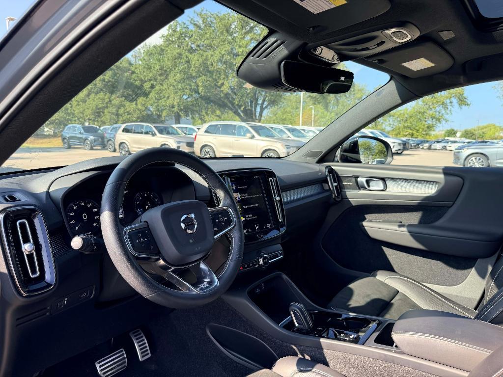 used 2020 Volvo XC40 car, priced at $25,995