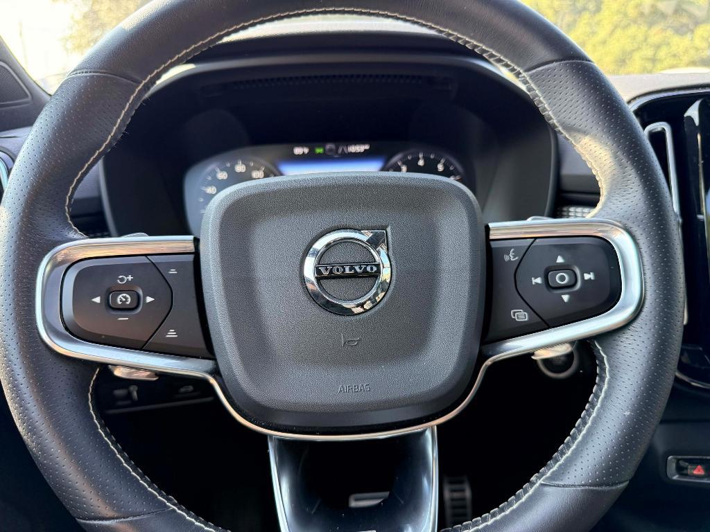used 2020 Volvo XC40 car, priced at $25,995