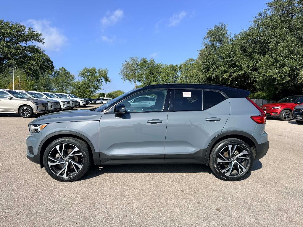used 2020 Volvo XC40 car, priced at $25,995