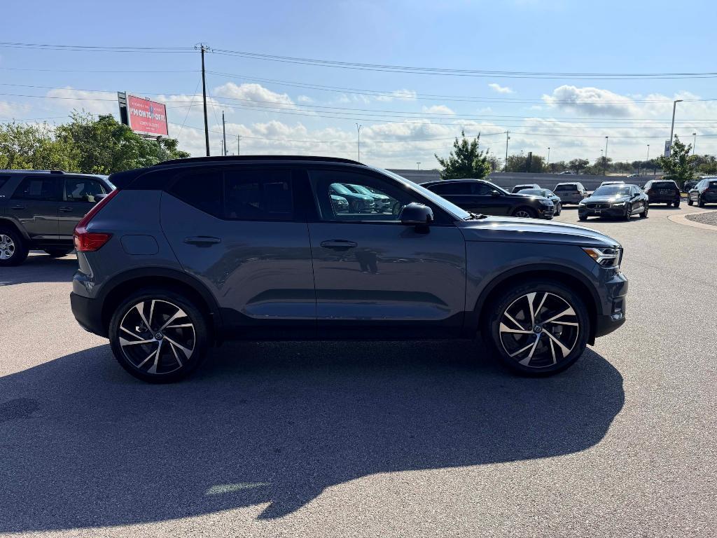 used 2020 Volvo XC40 car, priced at $25,995