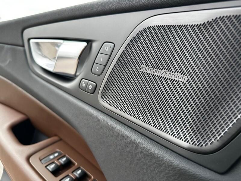 new 2025 Volvo XC60 car, priced at $60,910