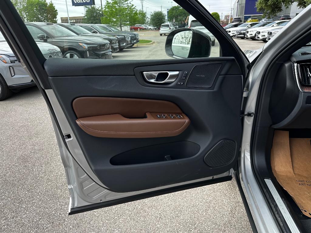 new 2025 Volvo XC60 car, priced at $60,910