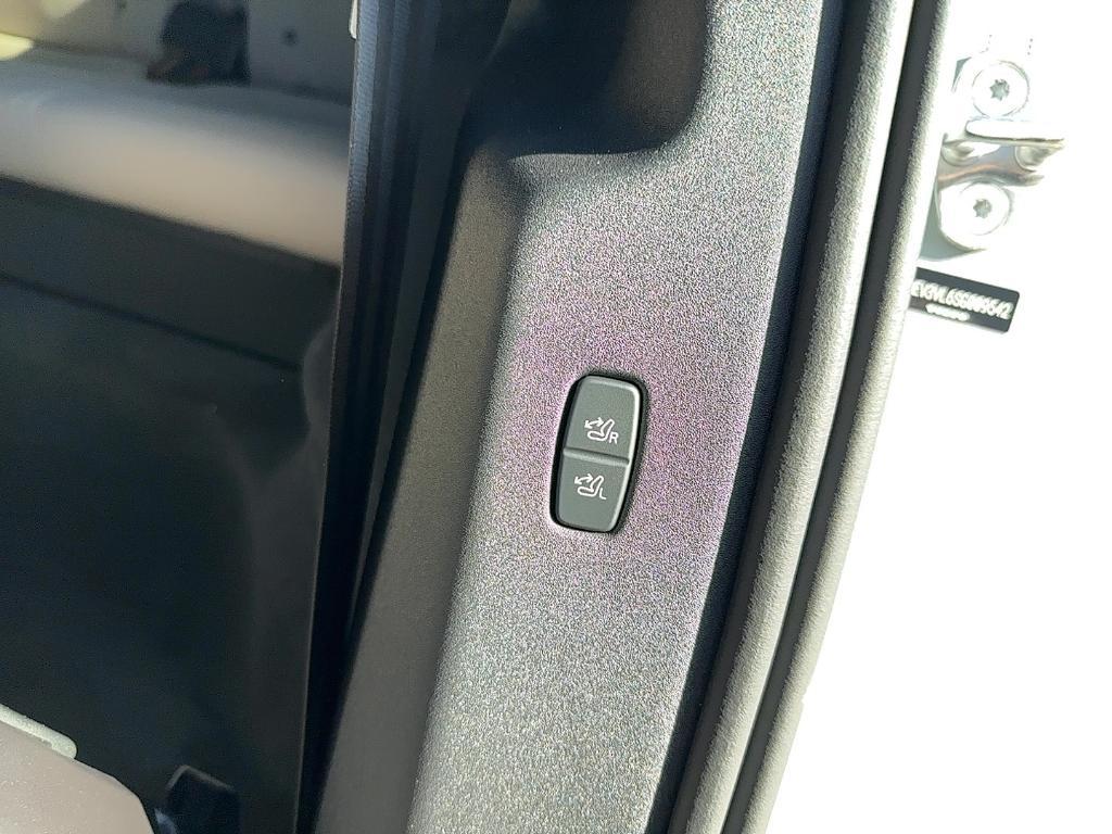 new 2025 Volvo EX90 car, priced at $89,935