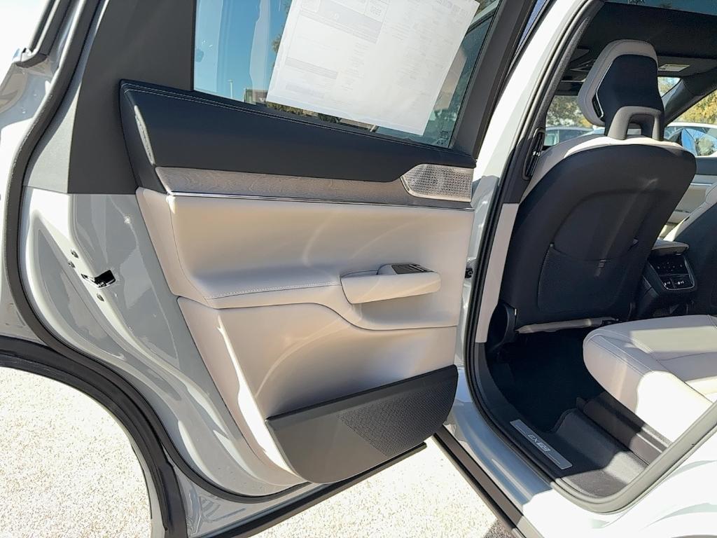 new 2025 Volvo EX90 car, priced at $89,935