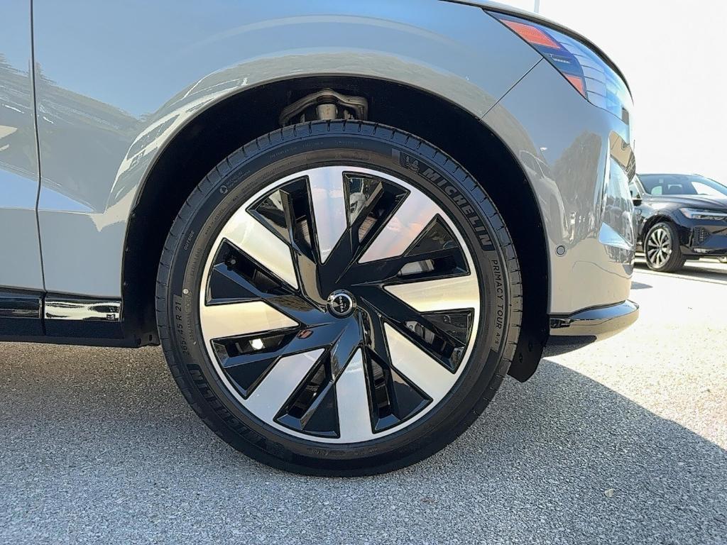 new 2025 Volvo EX90 car, priced at $89,935