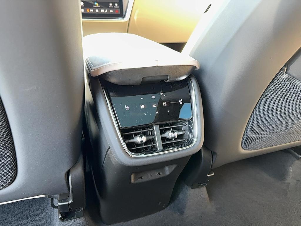new 2025 Volvo EX90 car, priced at $89,935
