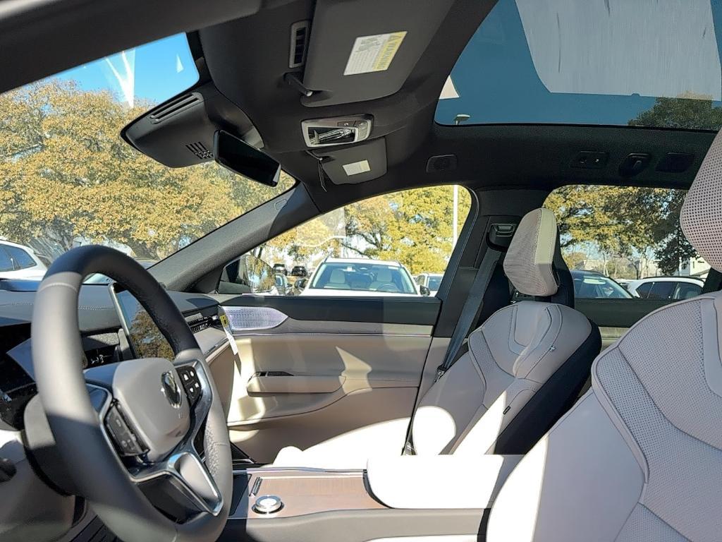 new 2025 Volvo EX90 car, priced at $89,935