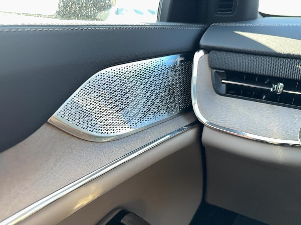 new 2025 Volvo EX90 car, priced at $89,935