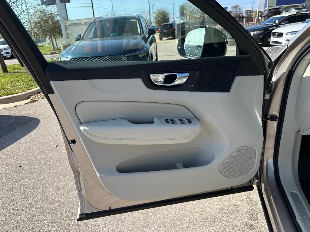 new 2025 Volvo XC60 car, priced at $54,610