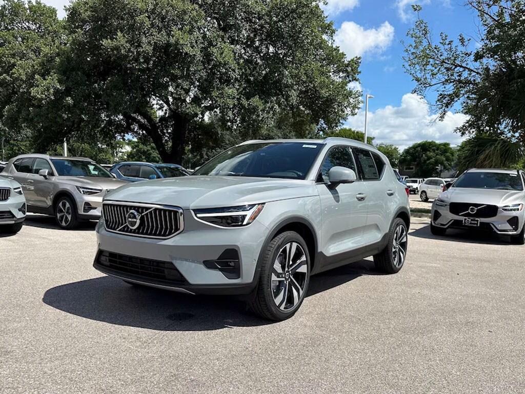 new 2025 Volvo XC40 car, priced at $49,970