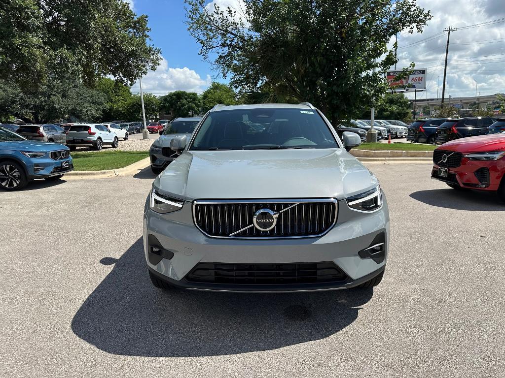 new 2025 Volvo XC40 car, priced at $49,970