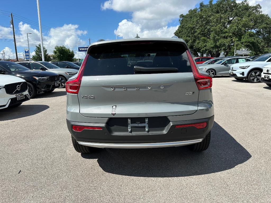 new 2025 Volvo XC40 car, priced at $49,970