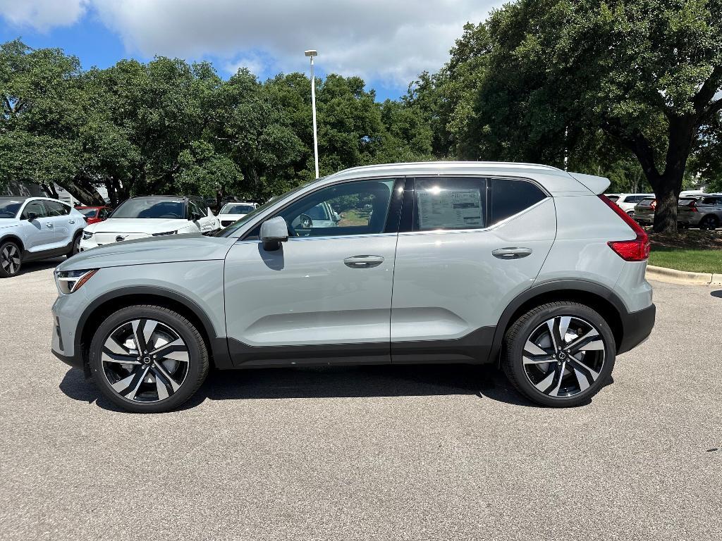 new 2025 Volvo XC40 car, priced at $49,970