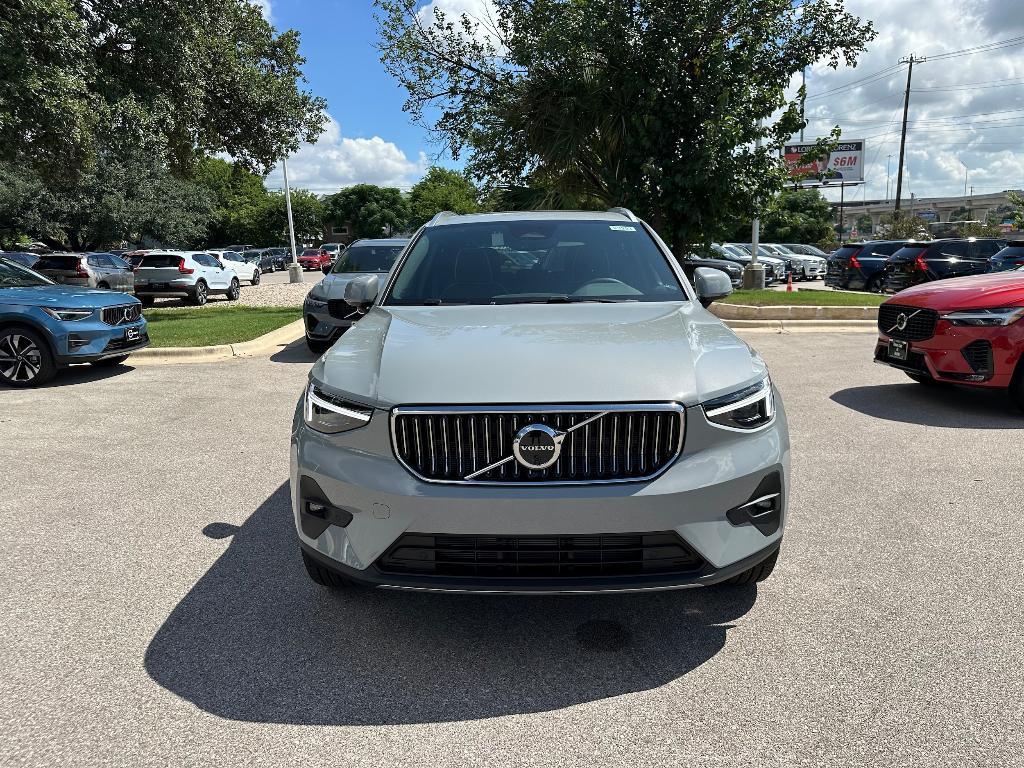 new 2025 Volvo XC40 car, priced at $49,970