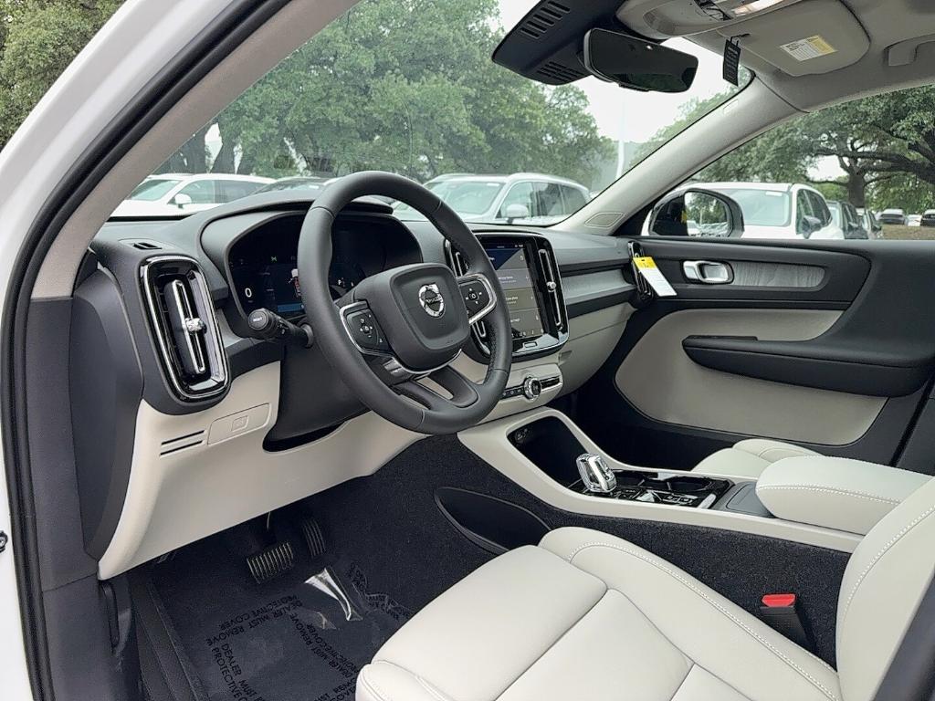 new 2025 Volvo XC40 car, priced at $48,335