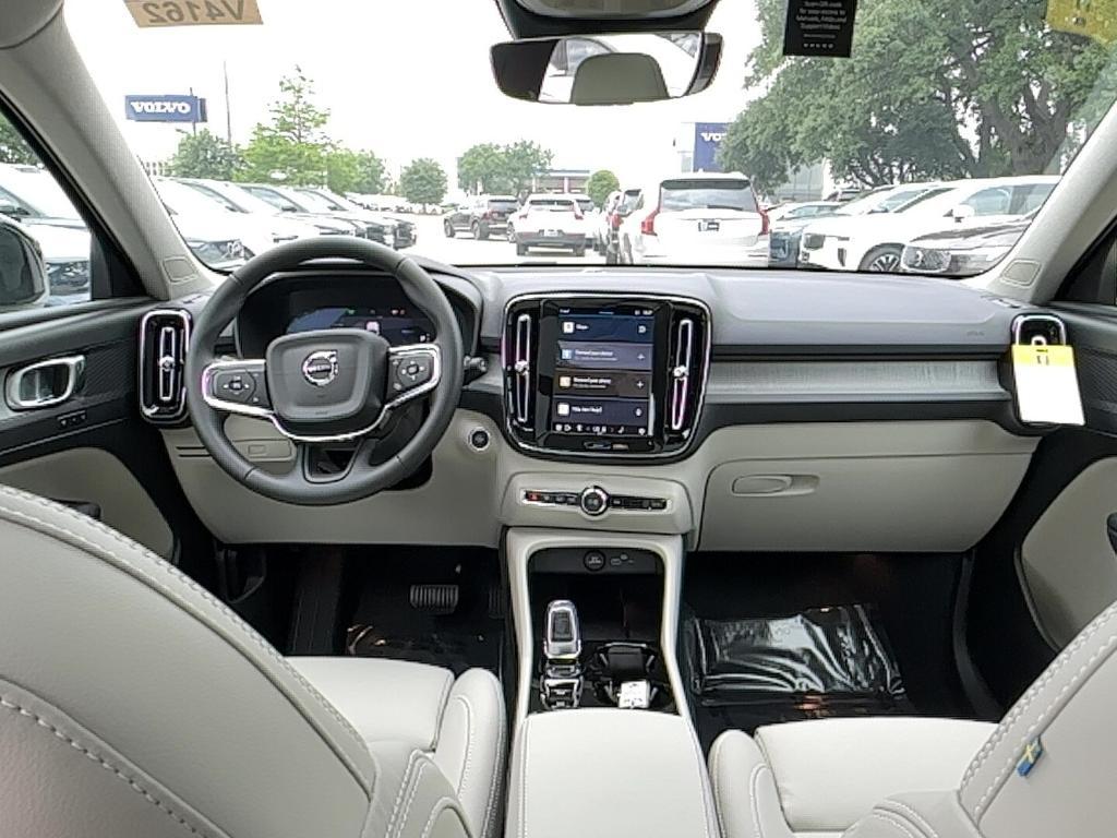 new 2025 Volvo XC40 car, priced at $48,335