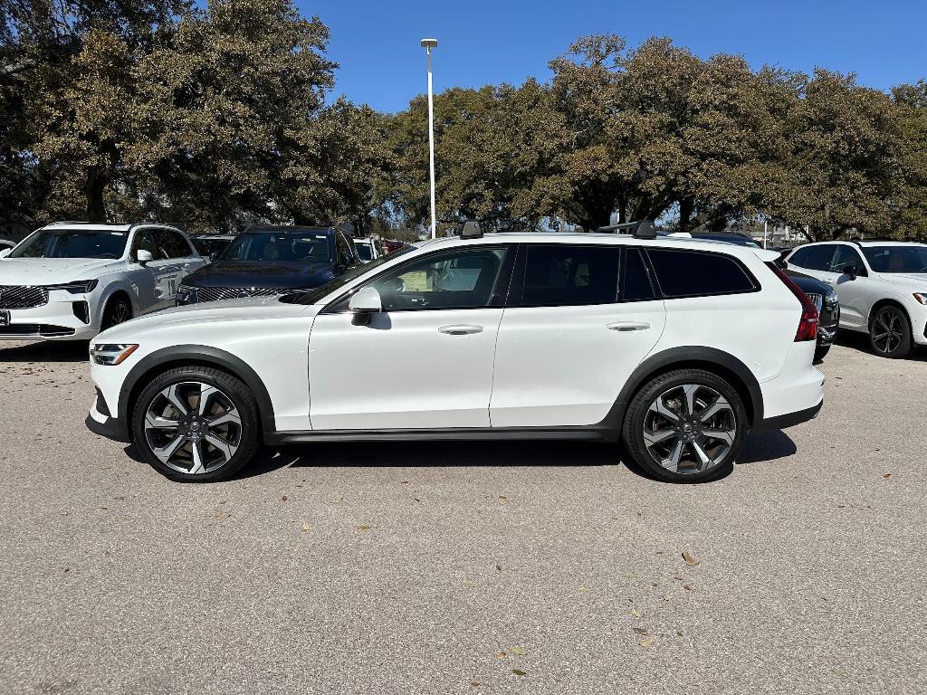 used 2021 Volvo V60 Cross Country car, priced at $32,602