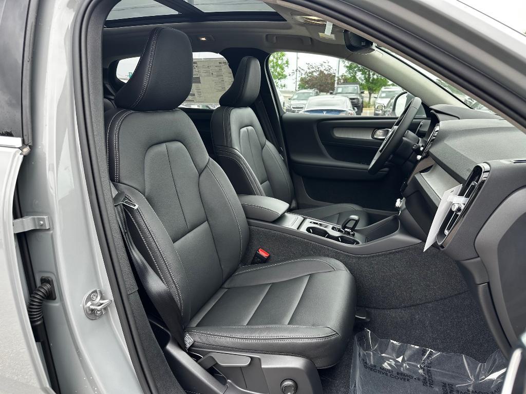 new 2025 Volvo XC40 car, priced at $45,485