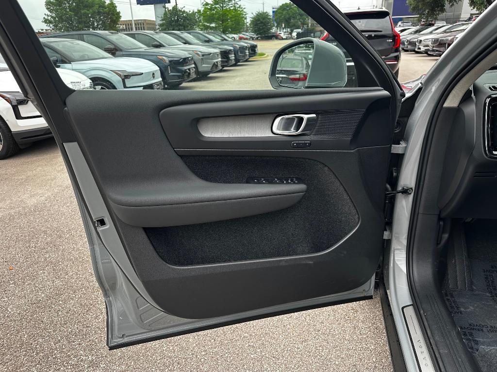 new 2025 Volvo XC40 car, priced at $45,485