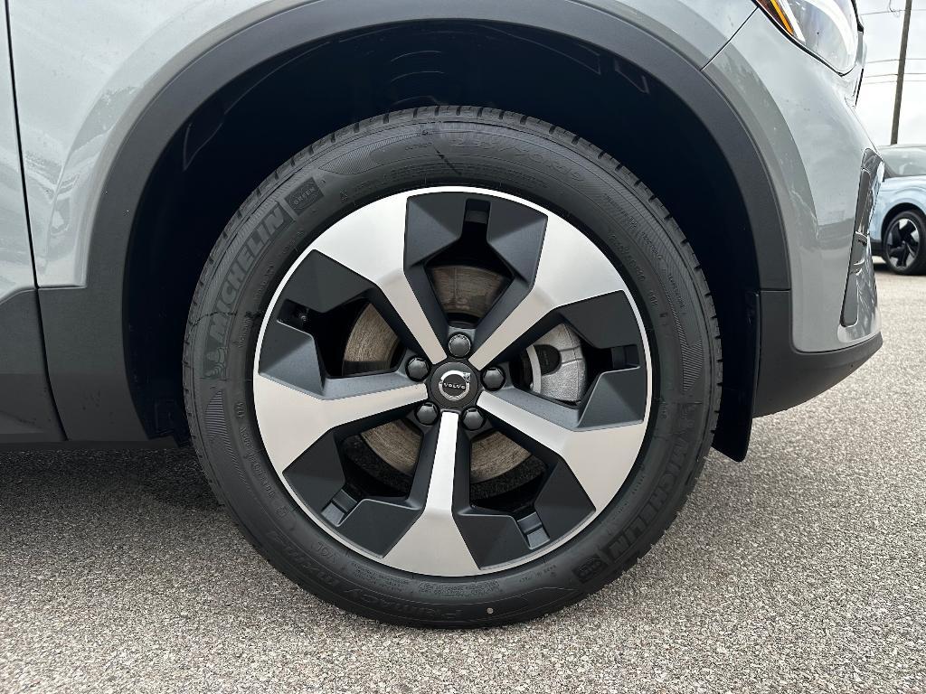 new 2025 Volvo XC40 car, priced at $45,485