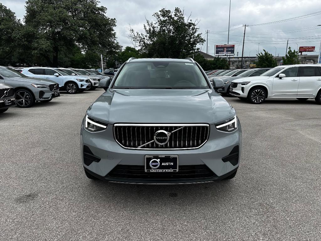 new 2025 Volvo XC40 car, priced at $45,485