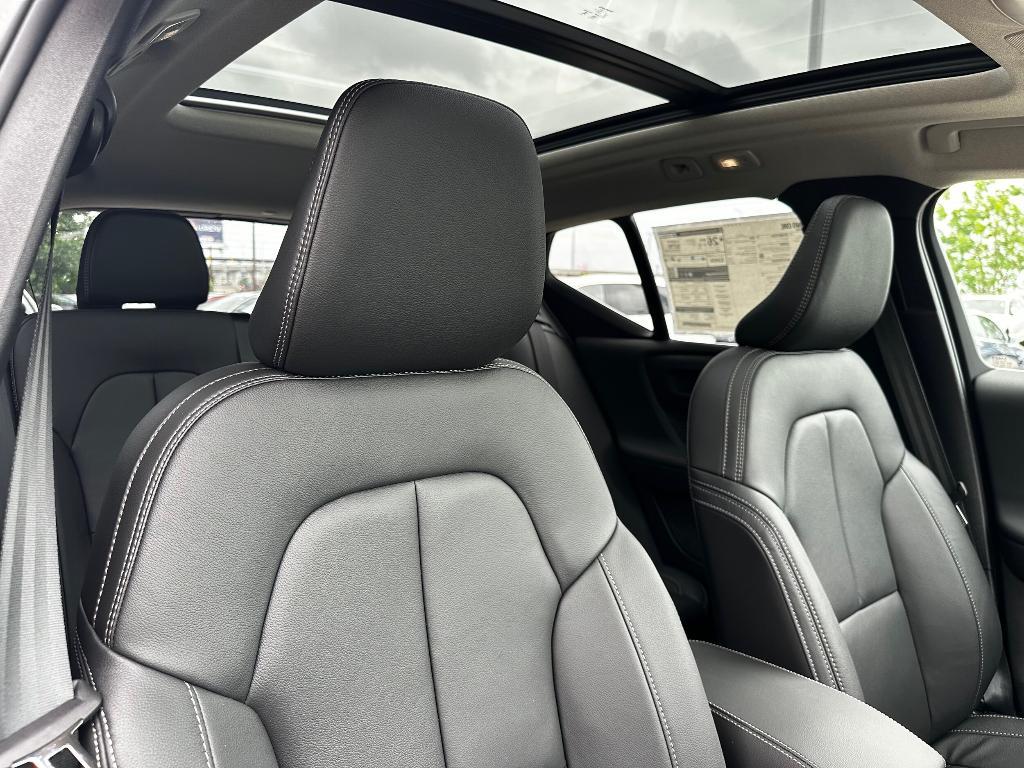 new 2025 Volvo XC40 car, priced at $45,485