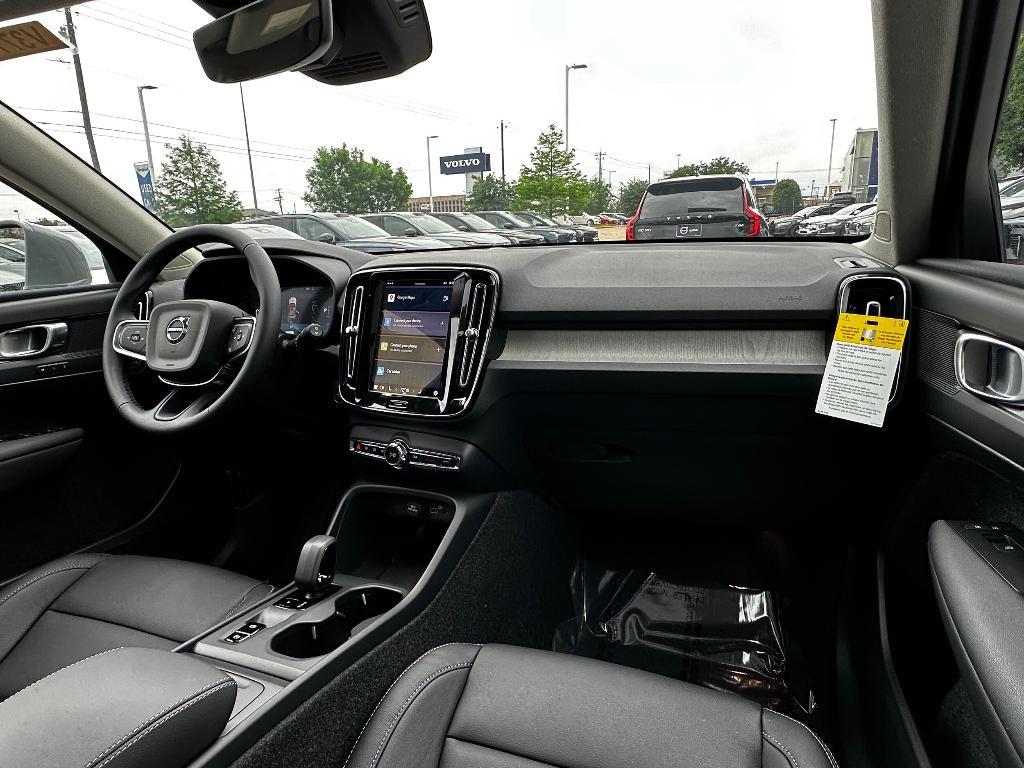 new 2025 Volvo XC40 car, priced at $45,485