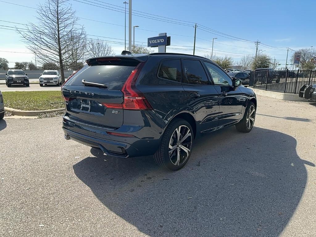 new 2025 Volvo XC60 car, priced at $59,910