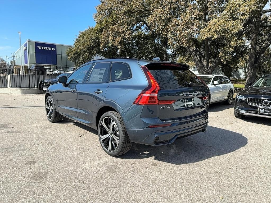 new 2025 Volvo XC60 car, priced at $59,910