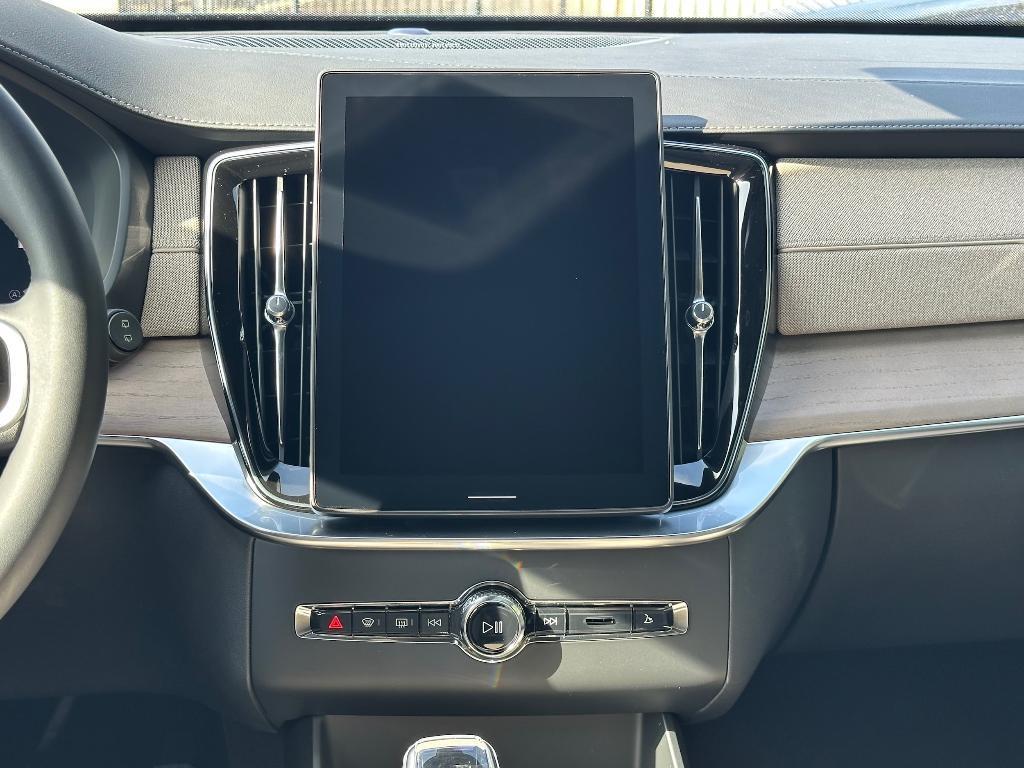 new 2026 Volvo XC90 car, priced at $71,825