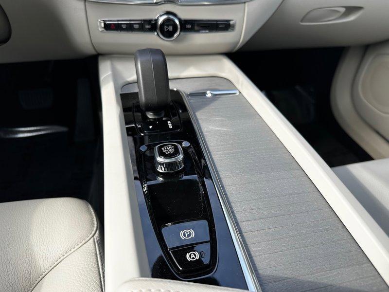 new 2025 Volvo XC60 car, priced at $55,360