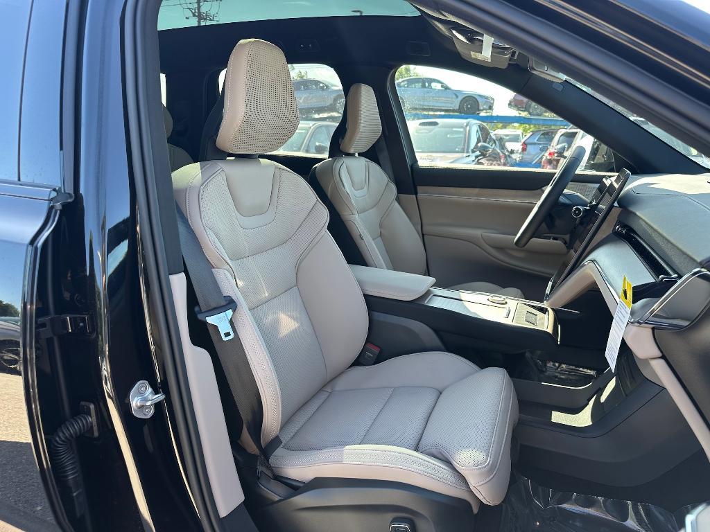 new 2025 Volvo EX90 car, priced at $95,150
