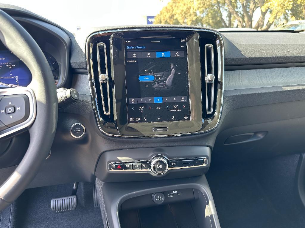 new 2025 Volvo XC40 car, priced at $45,485