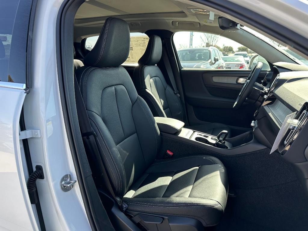 new 2025 Volvo XC40 car, priced at $45,485