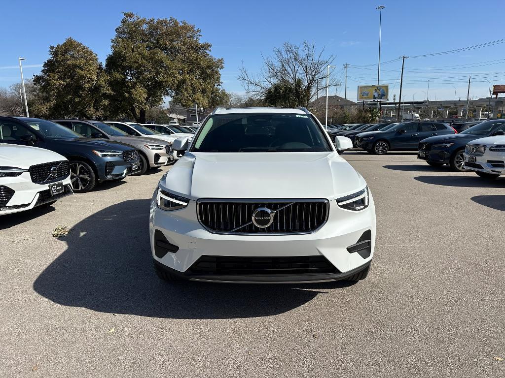 new 2025 Volvo XC40 car, priced at $45,485