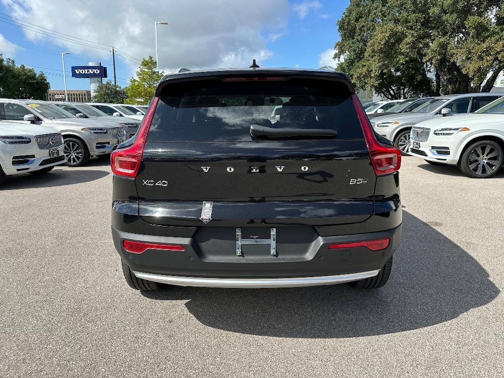 new 2025 Volvo XC40 car, priced at $46,015