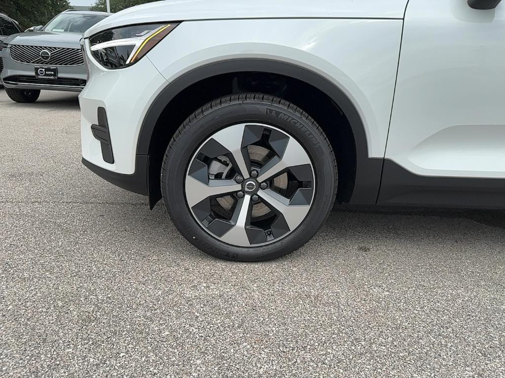 new 2025 Volvo XC40 car, priced at $45,485