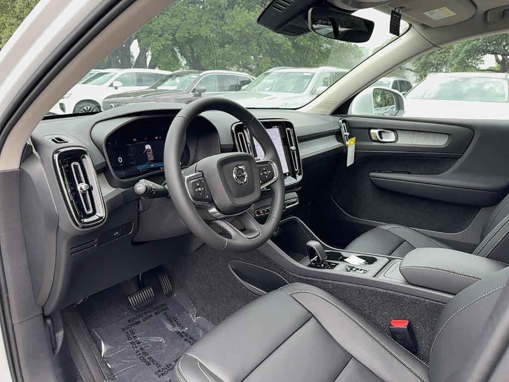new 2025 Volvo XC40 car, priced at $45,485