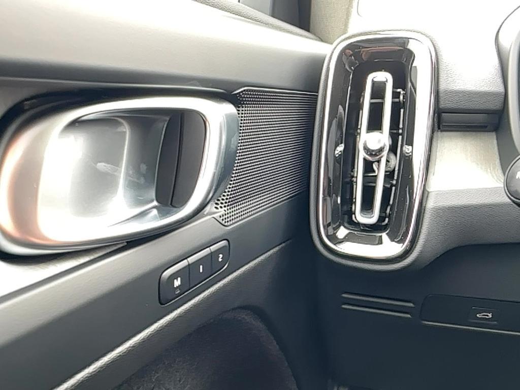 new 2025 Volvo XC40 car, priced at $45,485