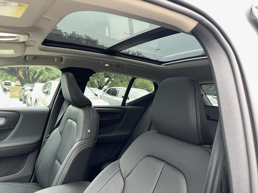 new 2025 Volvo XC40 car, priced at $45,485