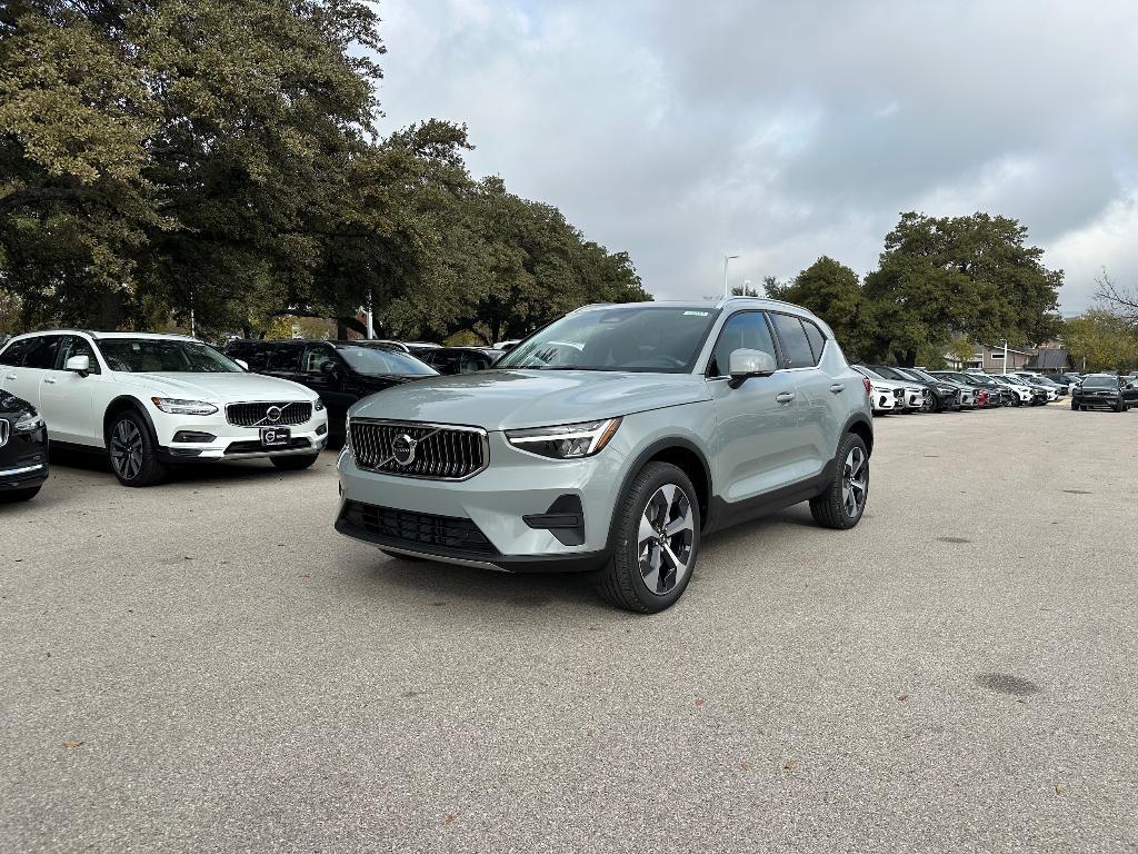 new 2025 Volvo XC40 car, priced at $45,465